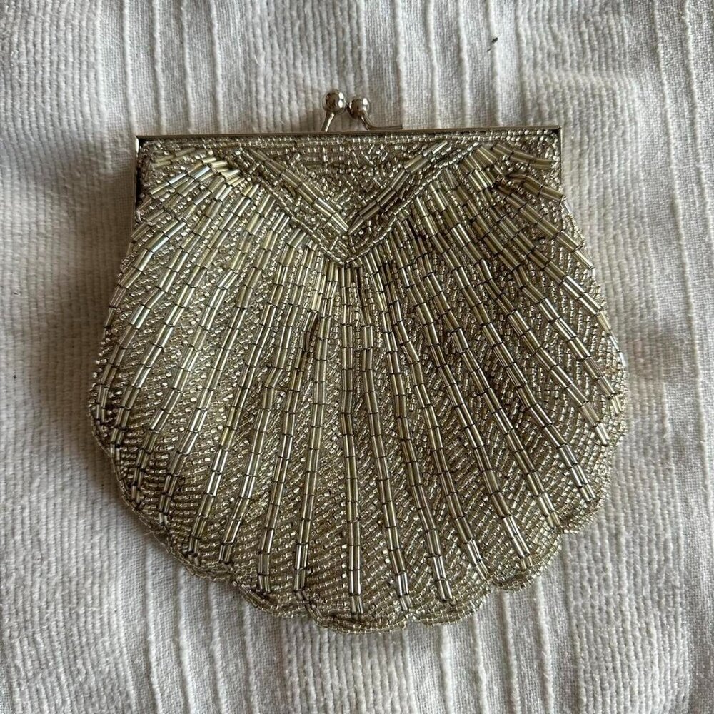 Beautiful vintage fully beaded shell clutch/crossbody purse